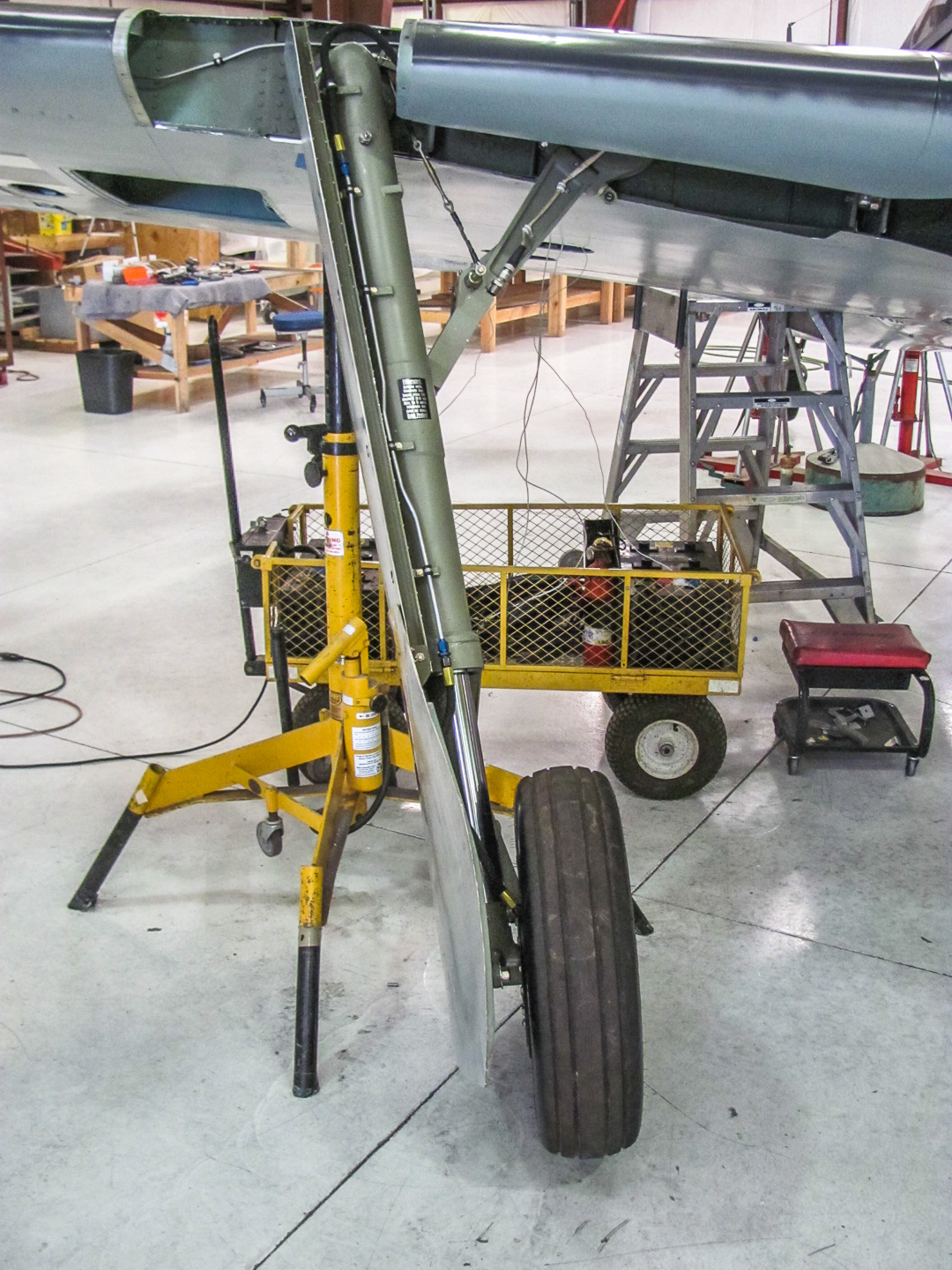 FW-190 First Flight At GossHawk Unlimited!!! 33 Test-fitting the newly-fabricated undercarriage doors. (photo via GossHawk Unlimited)