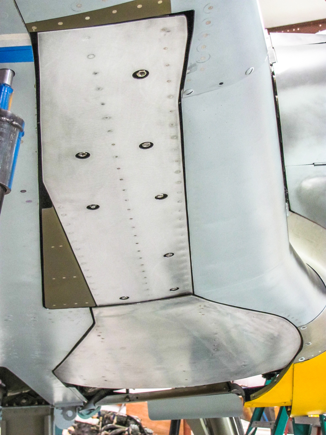 FW-190 First Flight At GossHawk Unlimited!!! 31 Test-fitting the newly-fabricated undercarriage doors. (photo via GossHawk Unlimited)