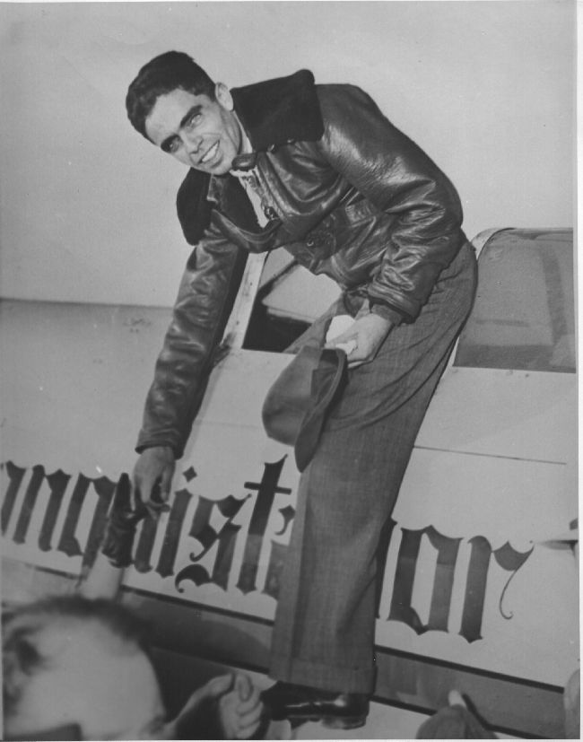 Randy's Vintage Profiles: Gee Bee Q.E.D. 28 Francisco Sarabia exiting the Granville Gee Bee R 6H Conquistador del Cielo