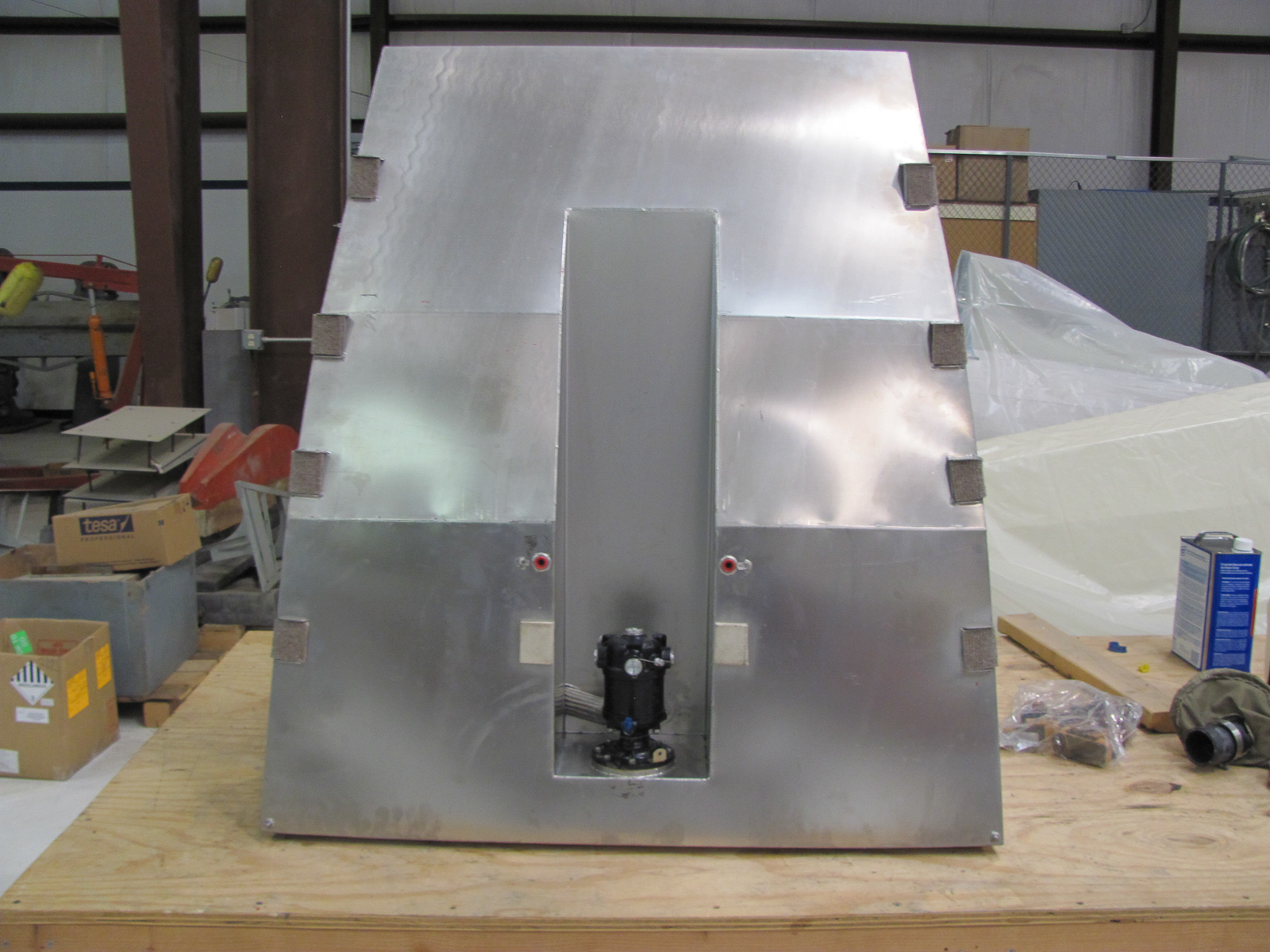 FW-190 First Flight At GossHawk Unlimited!!! 65 The freshly-fabricated fuel tank ready for installation. (photo via GossHawk Unlimited)