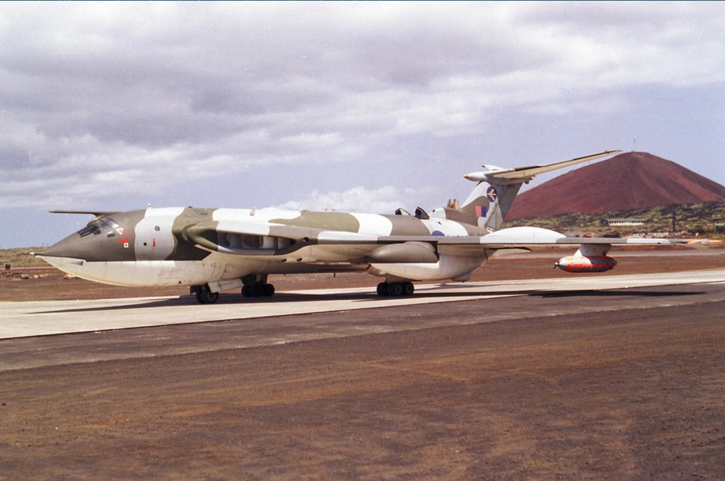 Avro Vulcan over the Falklands; XM597 and the Black Buck Raids 12 Handley Page Victor XL231 Yorkshire Air Museum on Ascension Island 1982 01