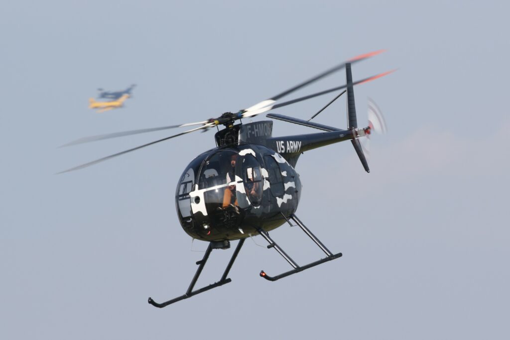 Le Temps des Hélices - La Ferté Alais airshow 2024 37 Hughes 369 Vietnam 7D2 3841