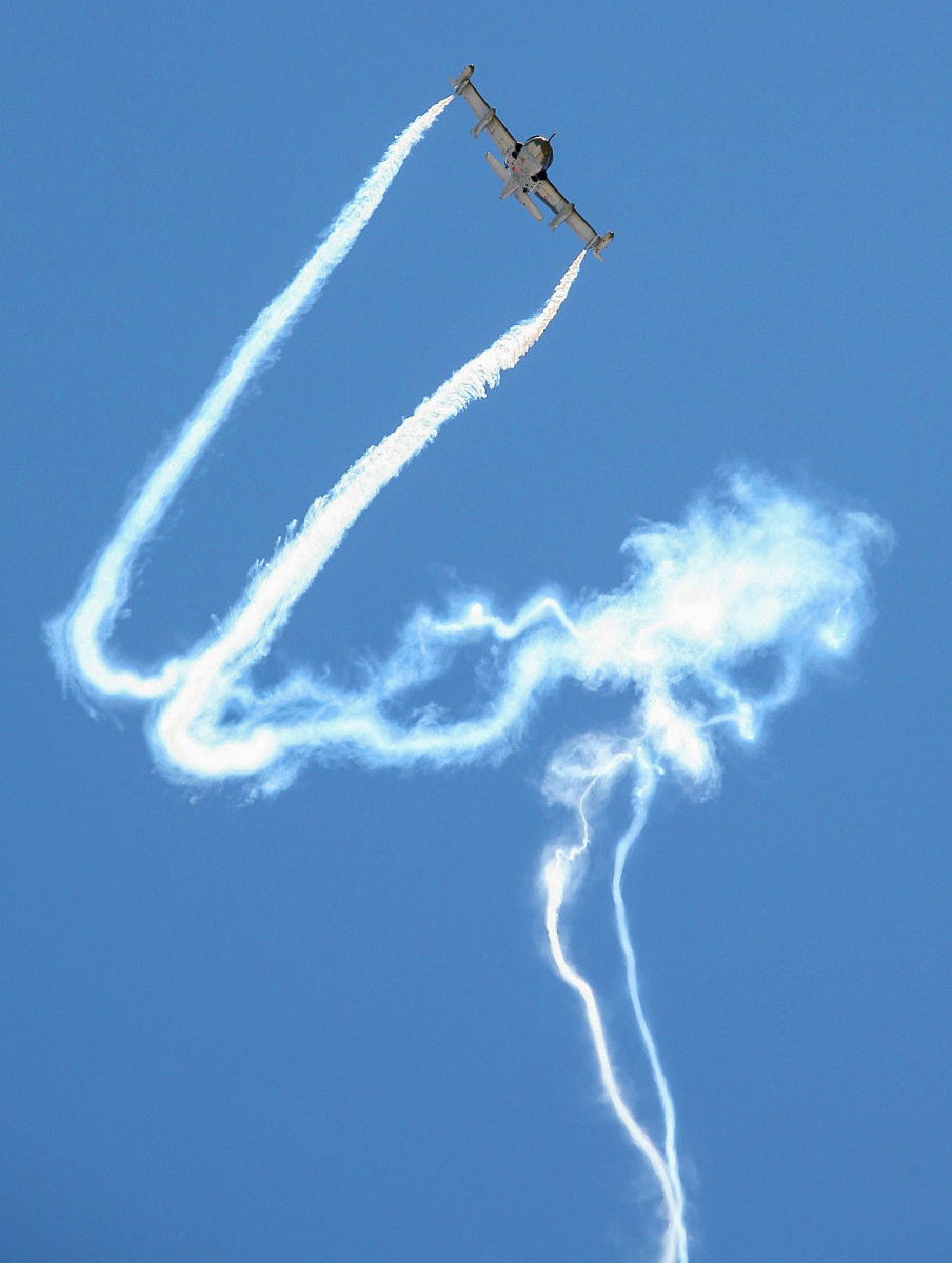 2015 Temora Aviation Museum - Warbirds Downunder Air Show Report 28 The A-37 Dragonfly leaving some impressive smoke trails in the sky. (photo by Phil Buckley)