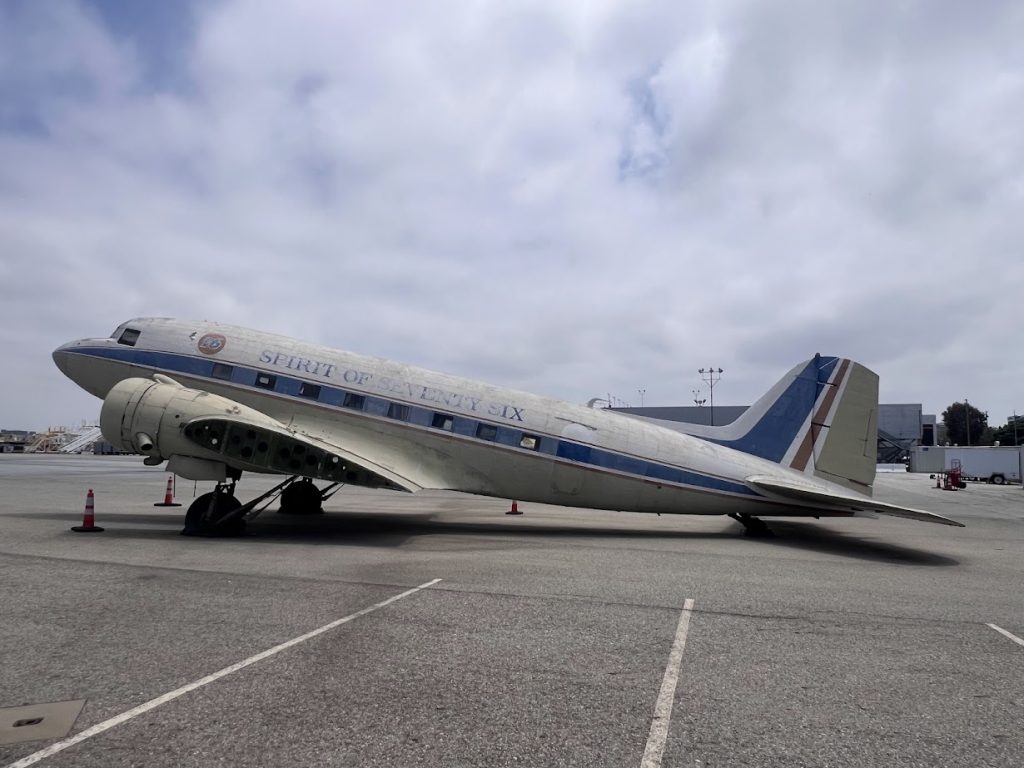 Douglas DC-3 Returns to Exposition Park 14 IMG 8108 1