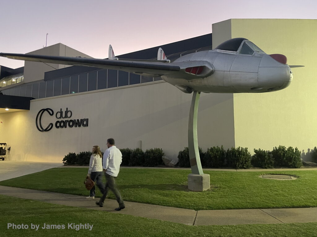 Aussie Antiquers 50th Fly-In 19 IMG 8537mw