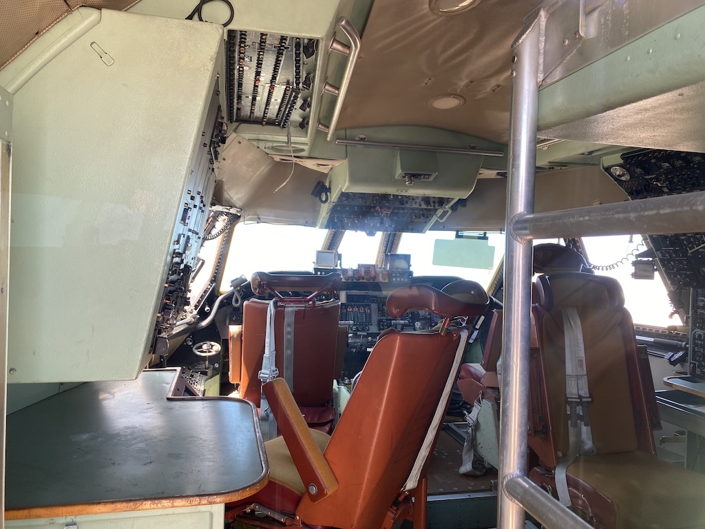 Final Chapter for NASA’s Kuiper Airborne Observatory 17 Kuiper Airborne Observatory C 141 Cockpit