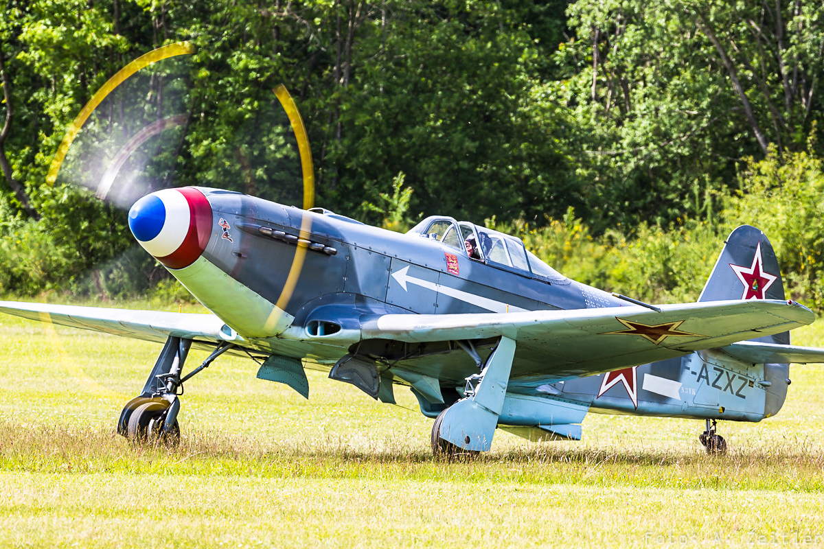 La Ferté-Alais 2015 - Air Show Report 15 One of the Yak-3s present
