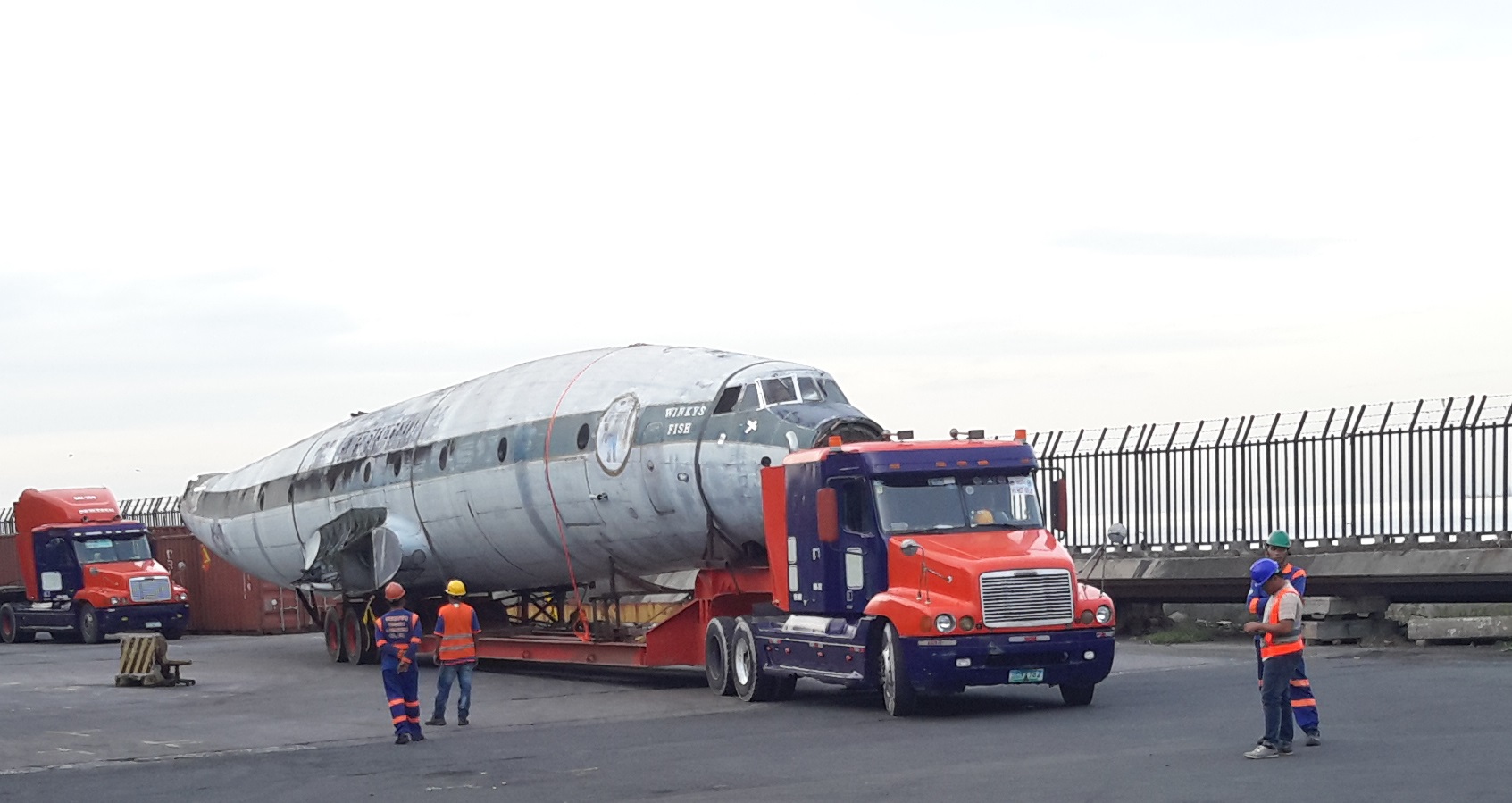 Super Constellation Project One Step Closer to Australia 11 lockheed-super-constellation_2-arriving-at-port