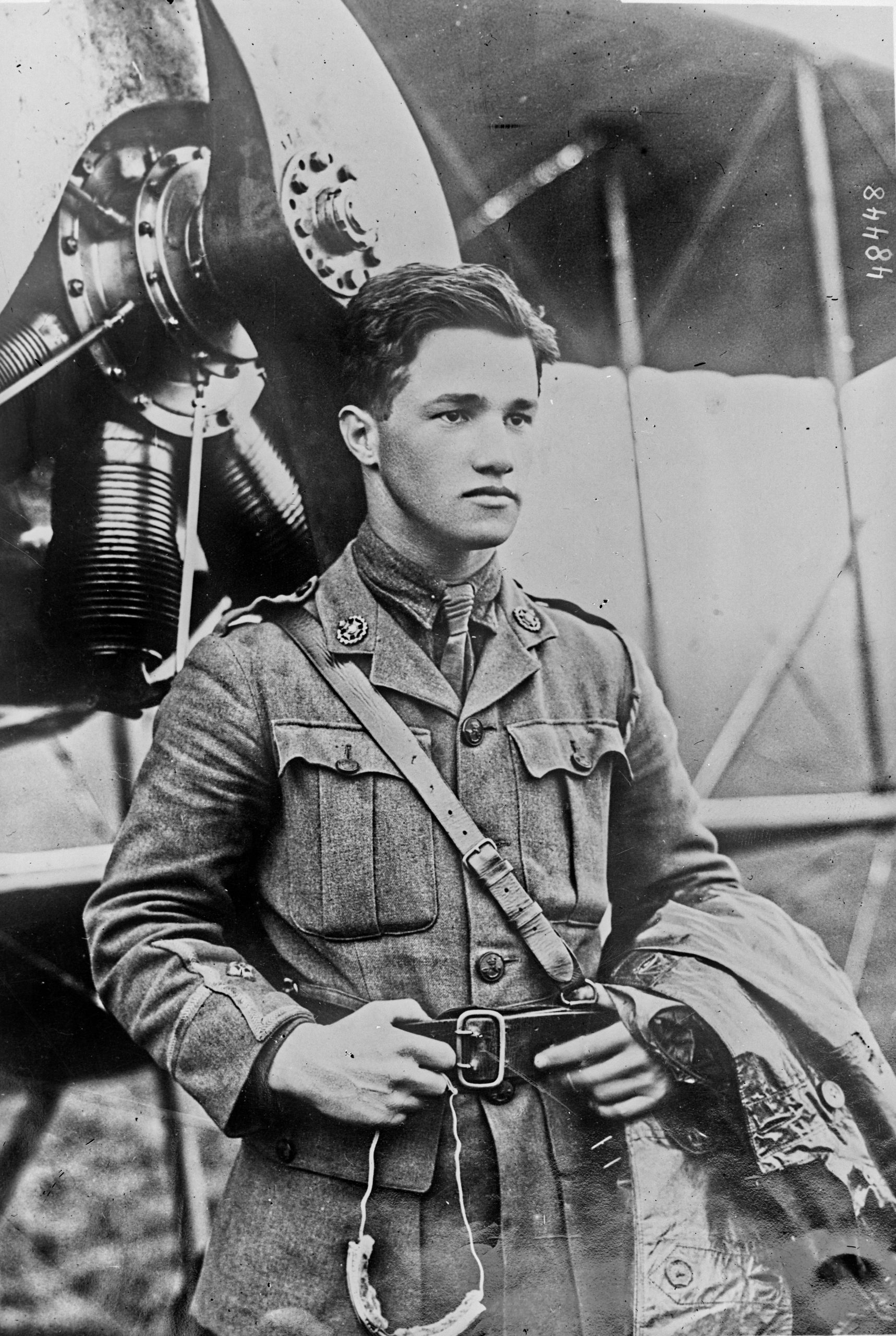 A Knight of the Air: The Victoria Cross Legacy of Captain Albert Ball 10 Laviateur anglais Albert Ball lieutenant qui a abattu 30 appareils boches btv1b53237725t scaled