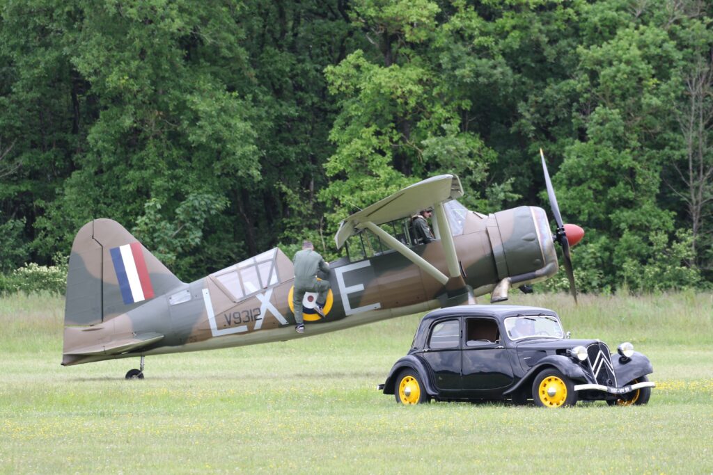 Le Temps des Hélices - La Ferté Alais airshow 2024 15 Lysander and car 7D2 2231
