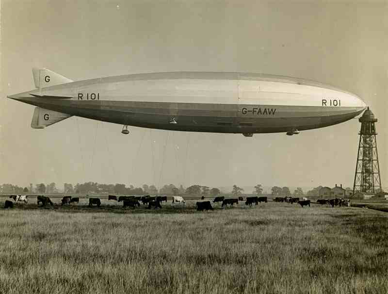 The Cardington Hangars and Britain’s Airship Guardians 11 R101 at the mooring mast at Cardington