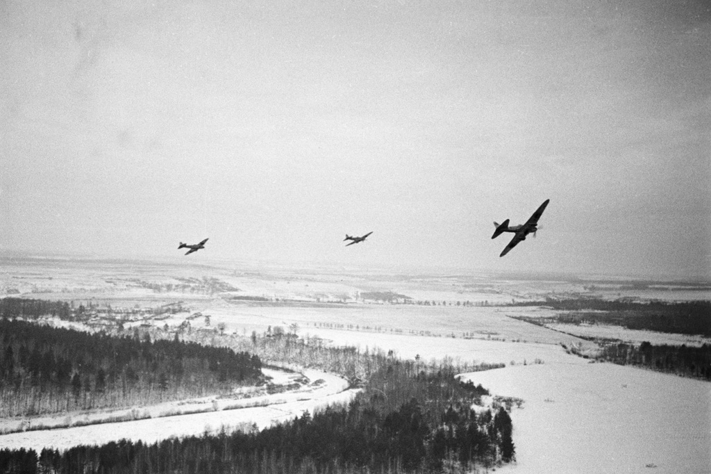 Ilyushin Il-2 Shturmovik Recovery - Updated Story 52 RIAN archive 2564 Soviet planes flying over Nazi positions near Moscow
