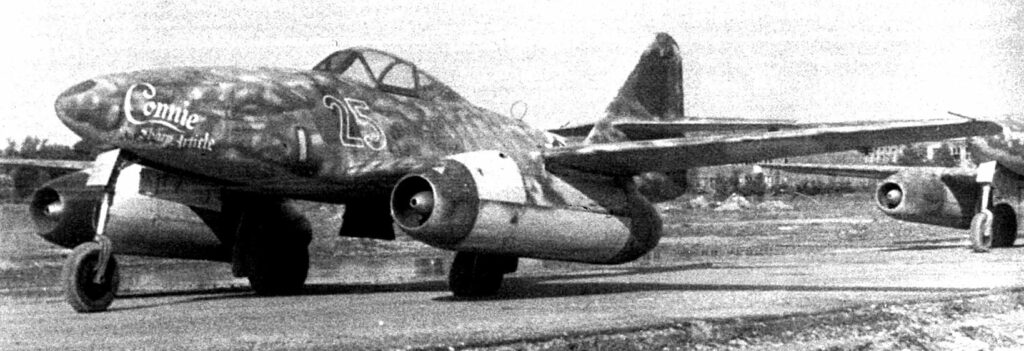 Randy's Warbird Profiles: Messerschmitt Me 262A-1 White 25 15 RWW FHCAM Me262 06