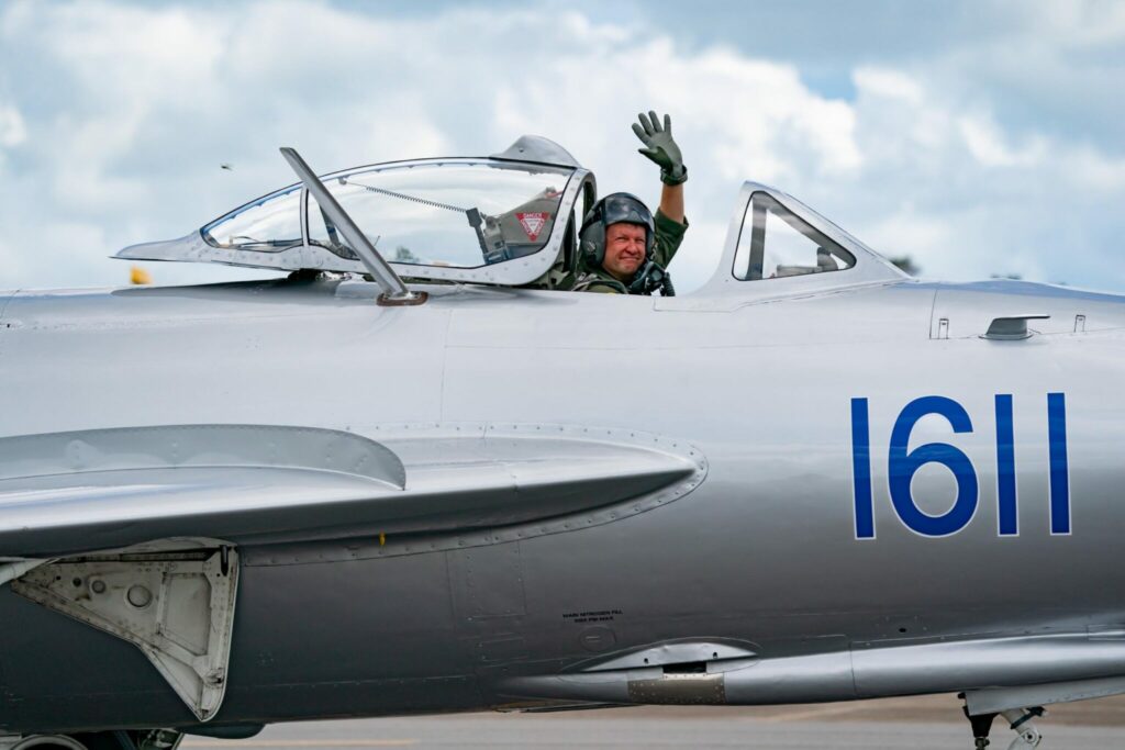 New Reality Series Stars Texas MiG Pilot 10 Randy W. Ball is North America’s PREMIER Jet Demonstration Pilot. Randy has performed well over 1,500 performances to date! No other North American Jet Demo pilot even comes close to that number of performances.