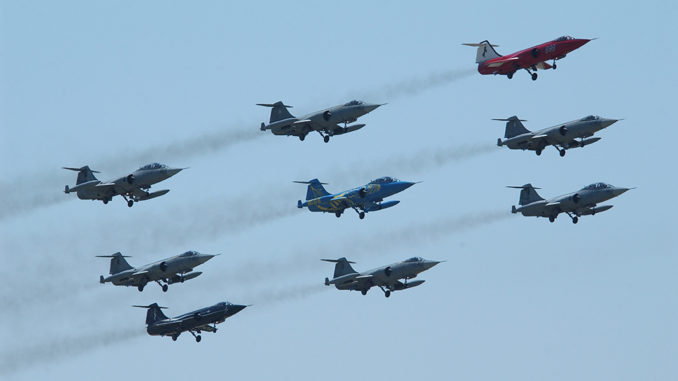 Starfighter versus Tomcat: How the Italian F-104 Outmatched the U.S. Navy’s F-14 Tomcat with the Yo-Yo Tactic 17 Ritiro F 104 The lst F 104 Starfighter