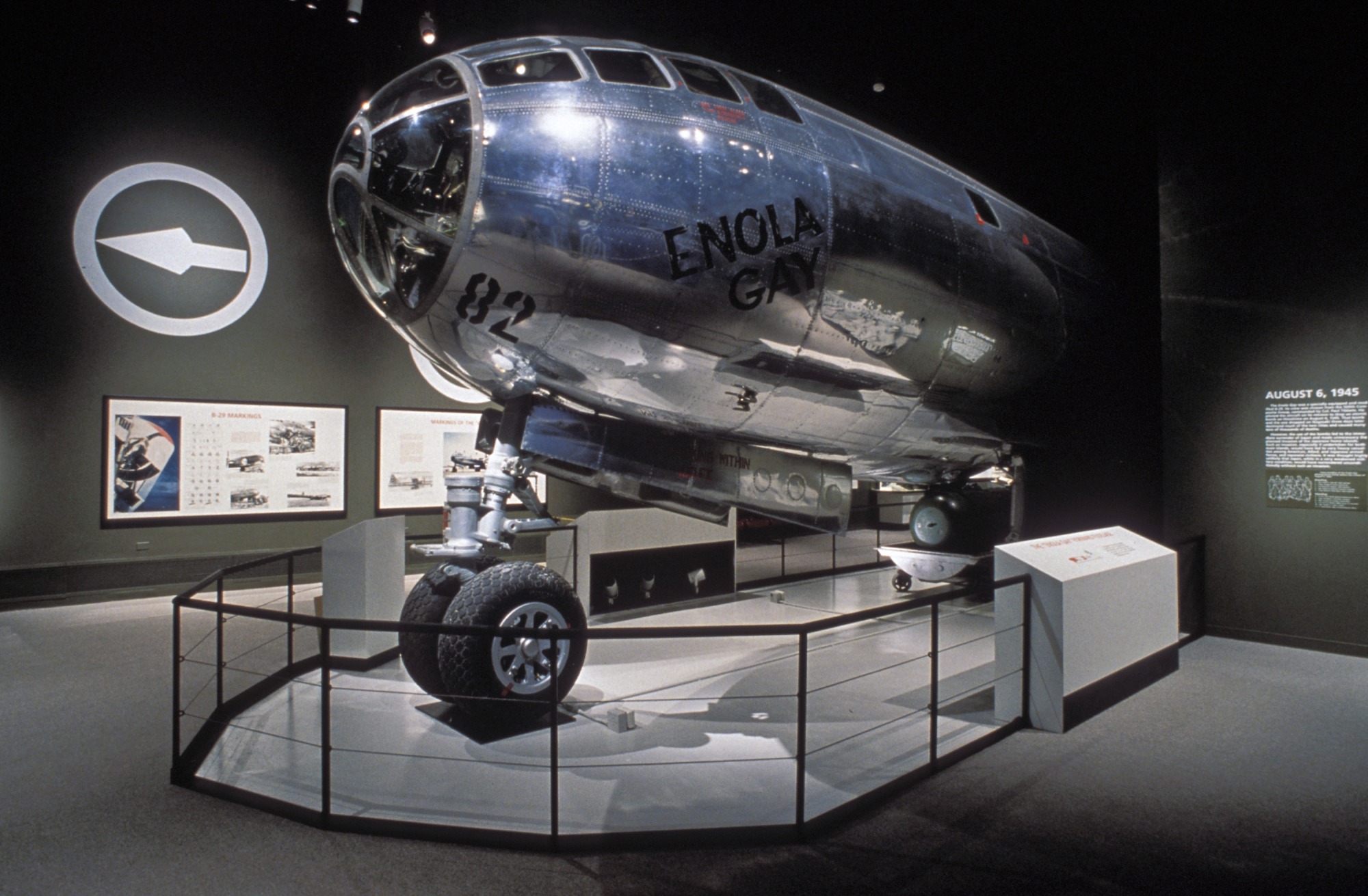 Displaying Controversy: Exhibiting the B-29 Superfortress Enola Gay 26 SIA 95 4624 wk
