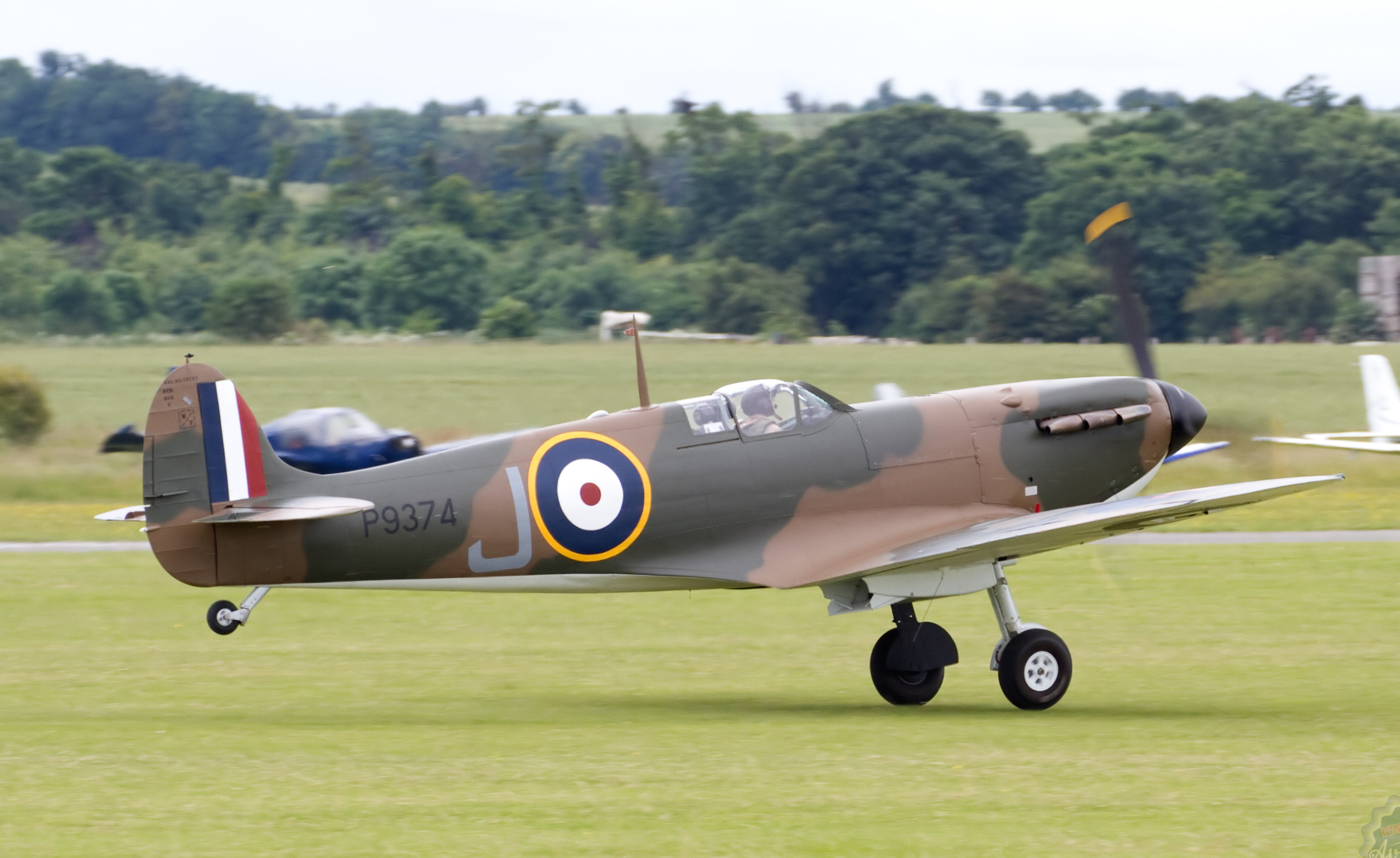 Ala Doble Fly-In 2025: Nigel Hitchman Captures a Spectacular Vintage Aviation Gathering 27 Spitfire Mk1A P9374 2 7515704940