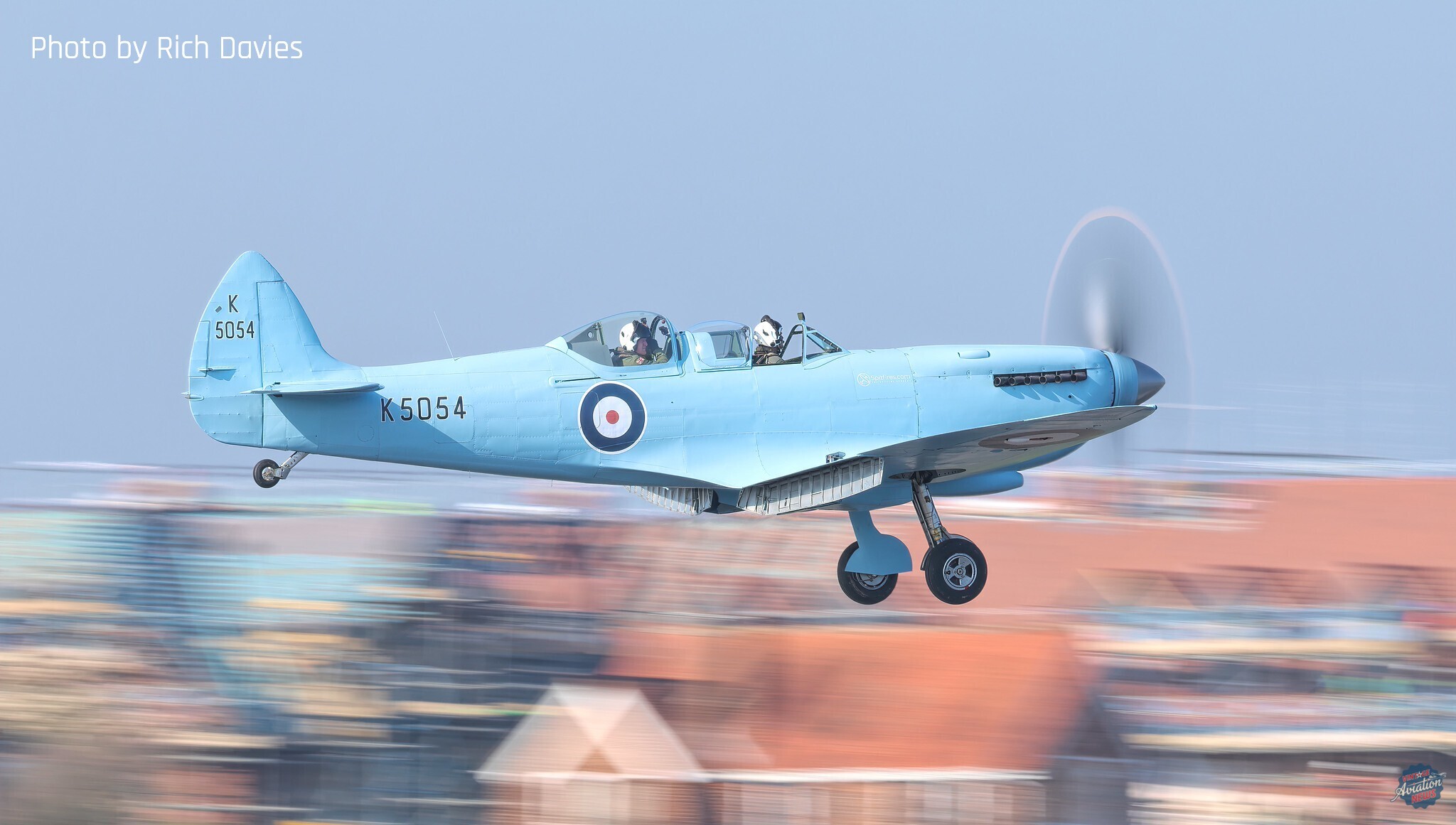 Spitfires.com Announces Historic UK Circumnavigation to Mark 90th Anniversary of the Spitfire 14 Spitfires.com has repainted one of its two seat Spitfires BS410 in the colours of K5054. 3 1