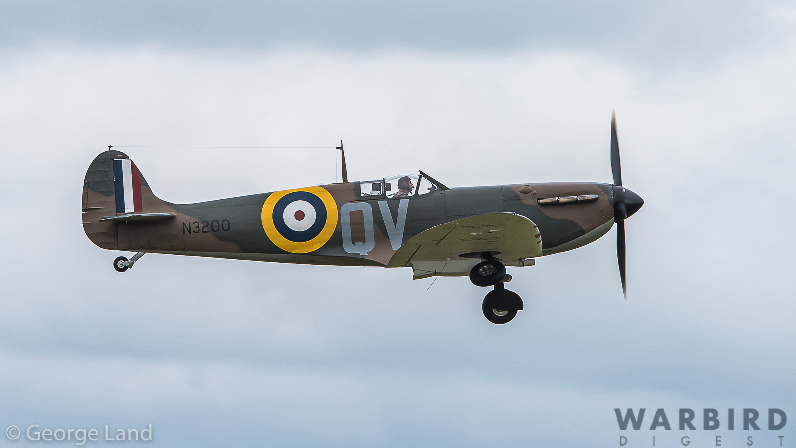 Duxford Air Festival - Air Show Report 74 Supermarine Spitfire F.Mk la G CFGJ N3200 No 19 Squadron QV Sqd Ldr G.D.Stephenson RAF Duxford April 1940 D75 5486