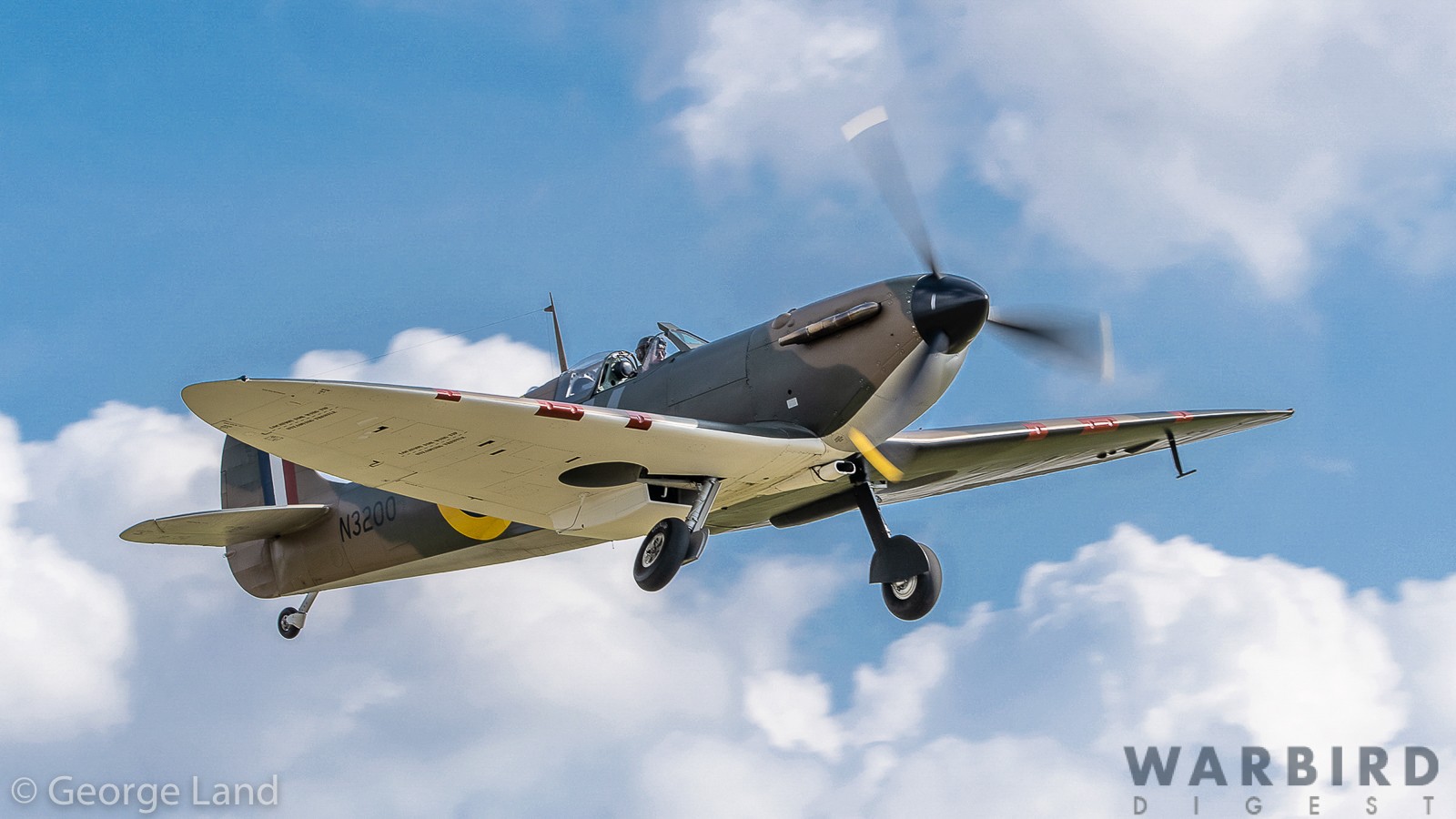 Imperial War Museum - Battle of Britain Air Show Report 16 Supermarine Spitfire F.Mk la N3200 QV Sqd Ldr G.D.StephensonNo 19 Squadron RAF Duxford April 1940 G CFGJ Z72 7924 copy
