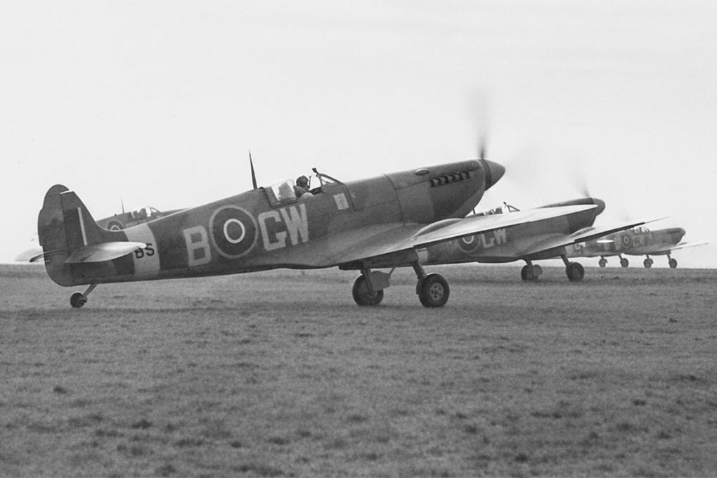 Supermarine Spitfire Mk.IX BS548 Completes First Flight at Duxford, Becoming Australia’s First Two-Seat Spitfire 14 Supermarine Spitfire Mk.IX BS548 Nears First Flight at Duxford Set to Become Australias First Two Seat Spitfire 340 Sqn in 1942