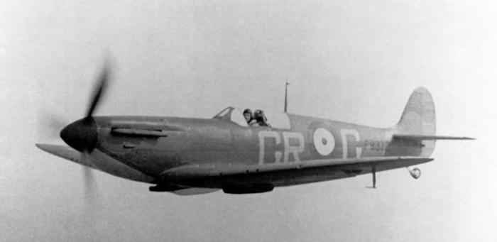 Spitfire Mk.I P9372 Flies Again For The First Time in 85 Years 12 THE ORIGINAL P9372 IN FLIGHT IN 1940 BIGGIN HILL HERITAGE HANGAR