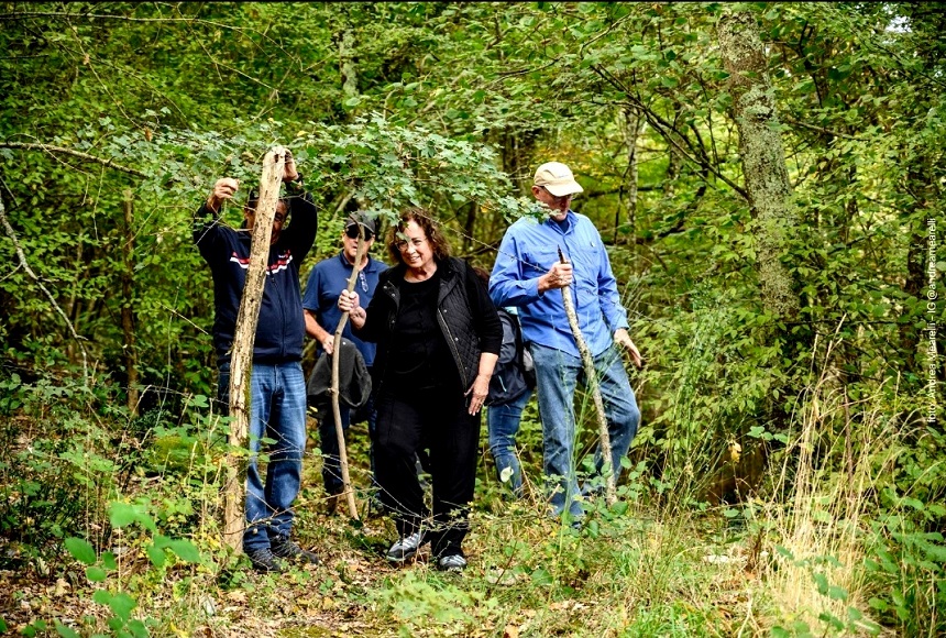 A Wartime Rescue Remembered: How a Tuscan Farmer Saved Two World War II U.S. Pilots 11 The Letter the Lightning and the Cave A World War II Rescue Remembered 5