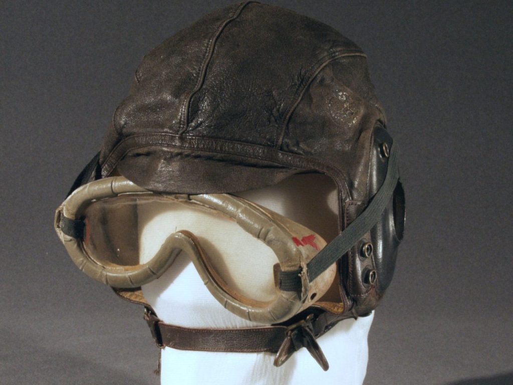 Collector Corner: A Guide to WWII USAAF Flying Helmets 15 The Type A 11 intermediate flying helmet