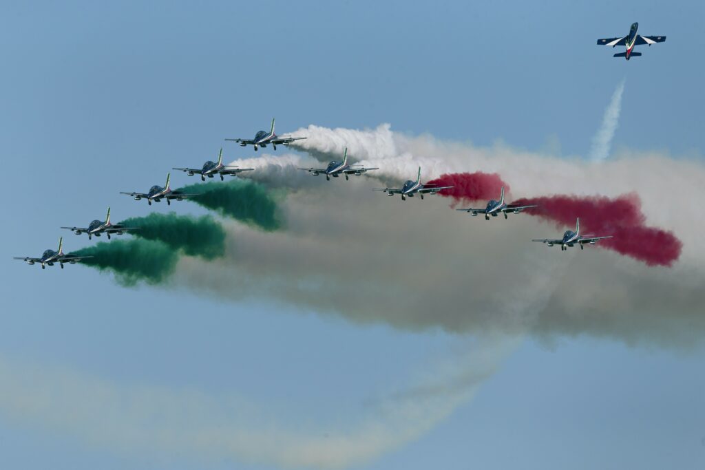 Frecce Tricolori Aerobatic Team To Participate at EAA AirVenture Oshkosh 2024 11 The alona with solo cross