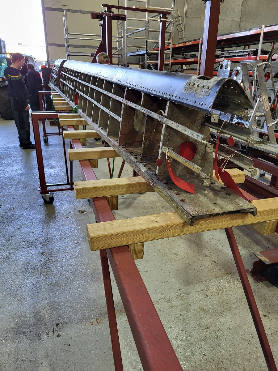 Lancaster NX611 ‘Just Jane’ – Restoration Update 229 16 The front spar leading edge assembly.
