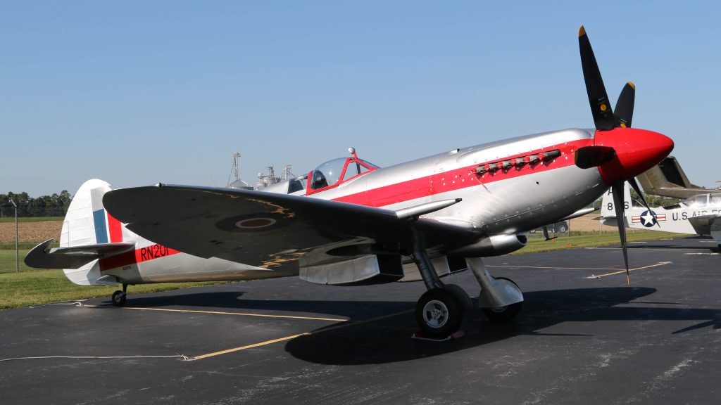 Awesome to The Last Drop, The final Operation Chicken Drop at Easton Airport 16 VAN IMG 9389