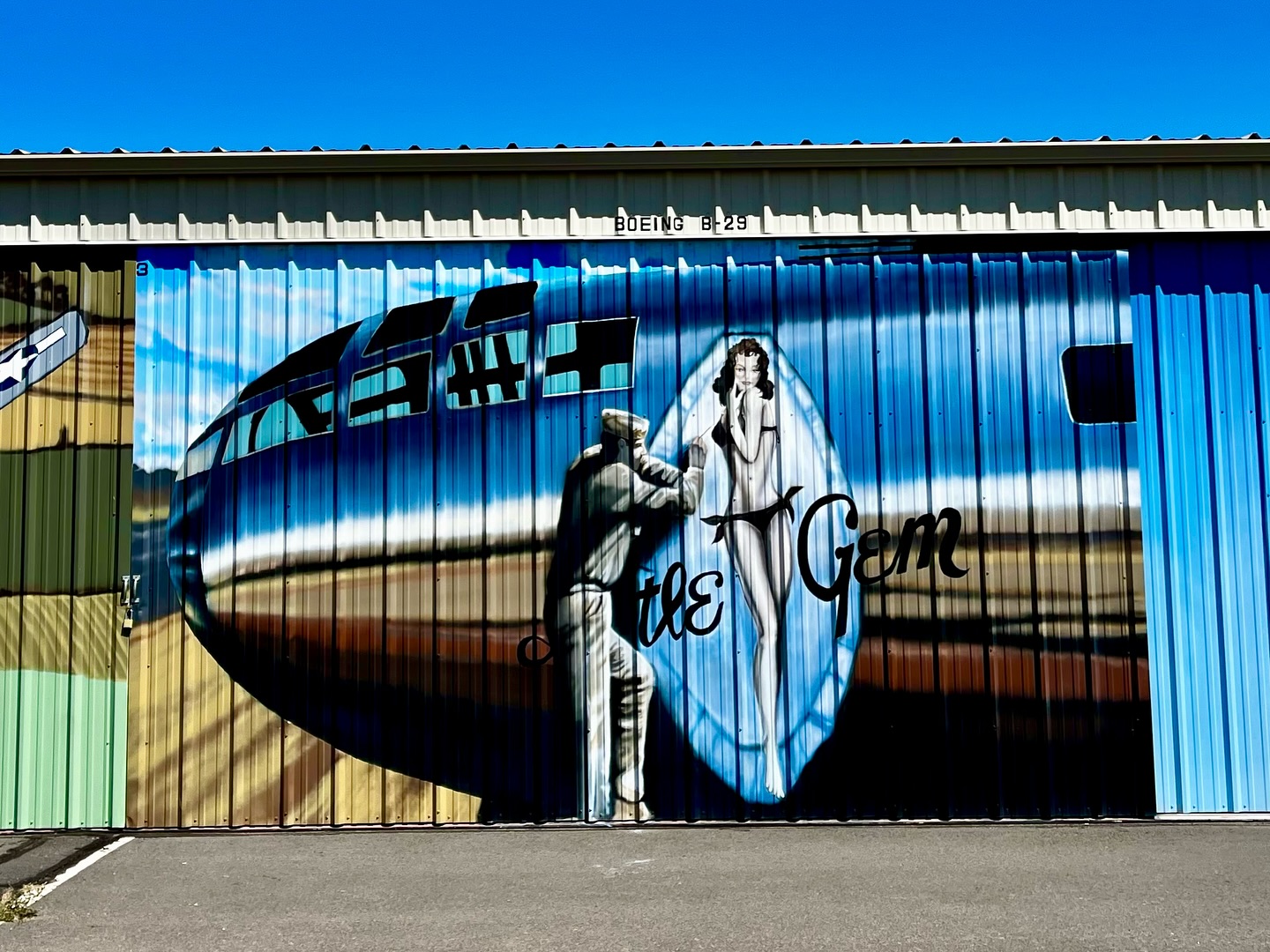 World War II Airplane Murals Painted on Oregon Airport Hangars 10 World War II Airplane Murals Painted on Oregon Airport Hangars