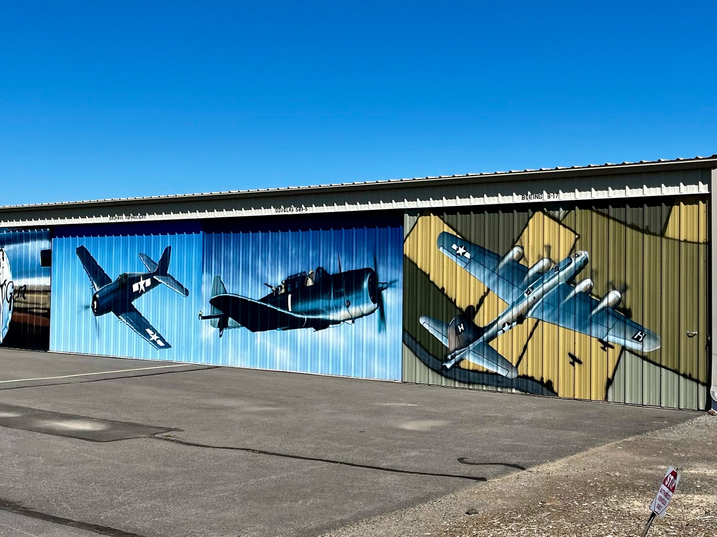 World War II Airplane Murals Painted on Oregon Airport Hangars 13 World War II Airplane Murals Painted on Oregon Airport Hangars 2