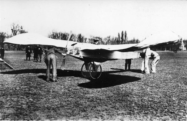Today in Aviation History: First Flight of the Blériot V Monoplane 12 bleriot v bagatelle 27 march 1907 9898739.jpg