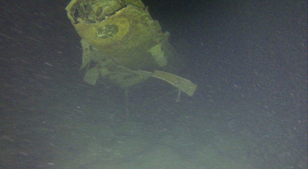 The Story of the Italian Air Force Mustang Wreck Rediscovered in Lake Garda 10 The left wing of the Mustang clearly showing the Italian Air Force roundel.