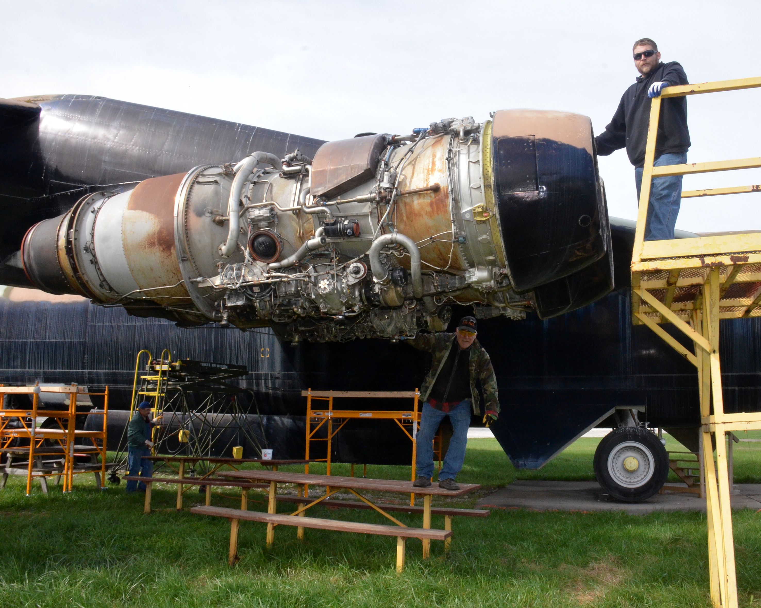 Restoring the Yankee Air Museum's Boeing B-52D Stratofortress 11 engine