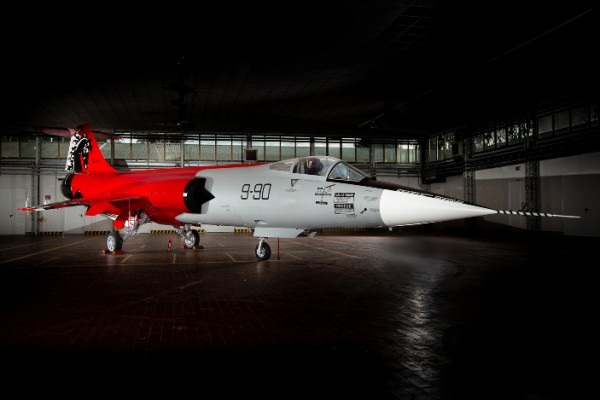 A Very Special F-104 Starfighter-Ferrari 10 Official picture of the F-104 9-90 released by the 9 Stormo obtained via Valeria Riccardi.