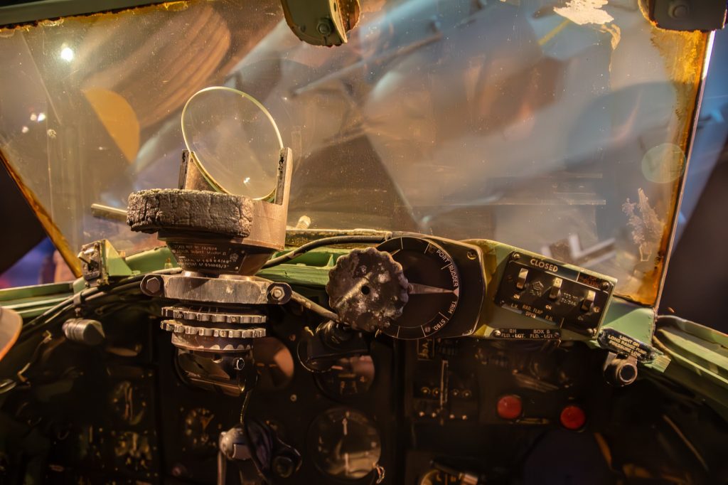 The Smith Family de Havilland Mosquito and its link to RAF East Fortune 14 reflector gun sight