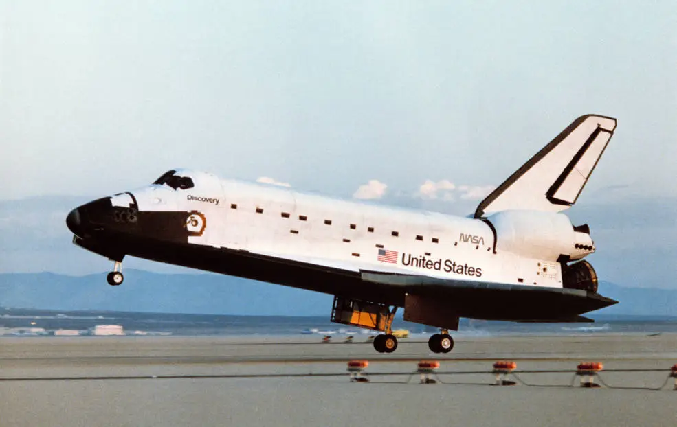 Congress Signals Alternative to Moving Space Shuttle Discovery in 2026 Budget 10 sts 41d landing 41d 03299