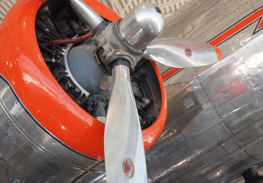 1920px Engine of Douglas DC 3