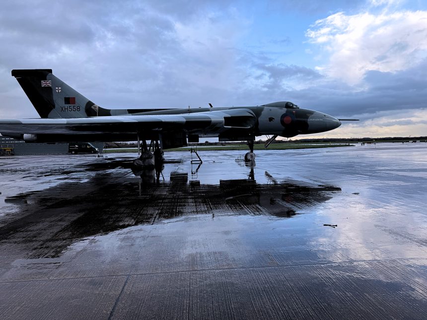 Avro Vulcan XH558 1
