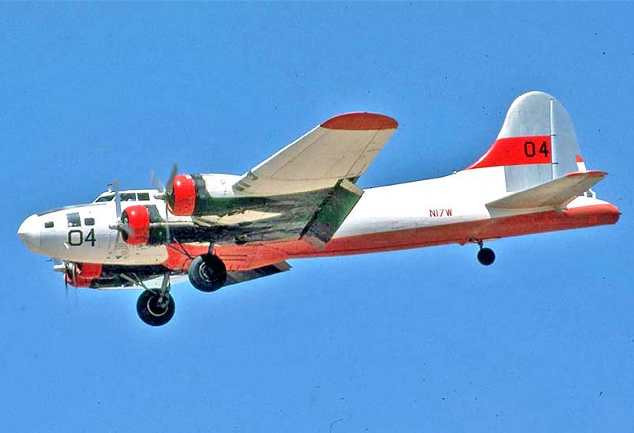 Randy's Warbird Profiles: Boeing B-17F Flying Fortress, s/n 42-29782 29 B 17 N17W Lancaster CA 1.9.81 landing