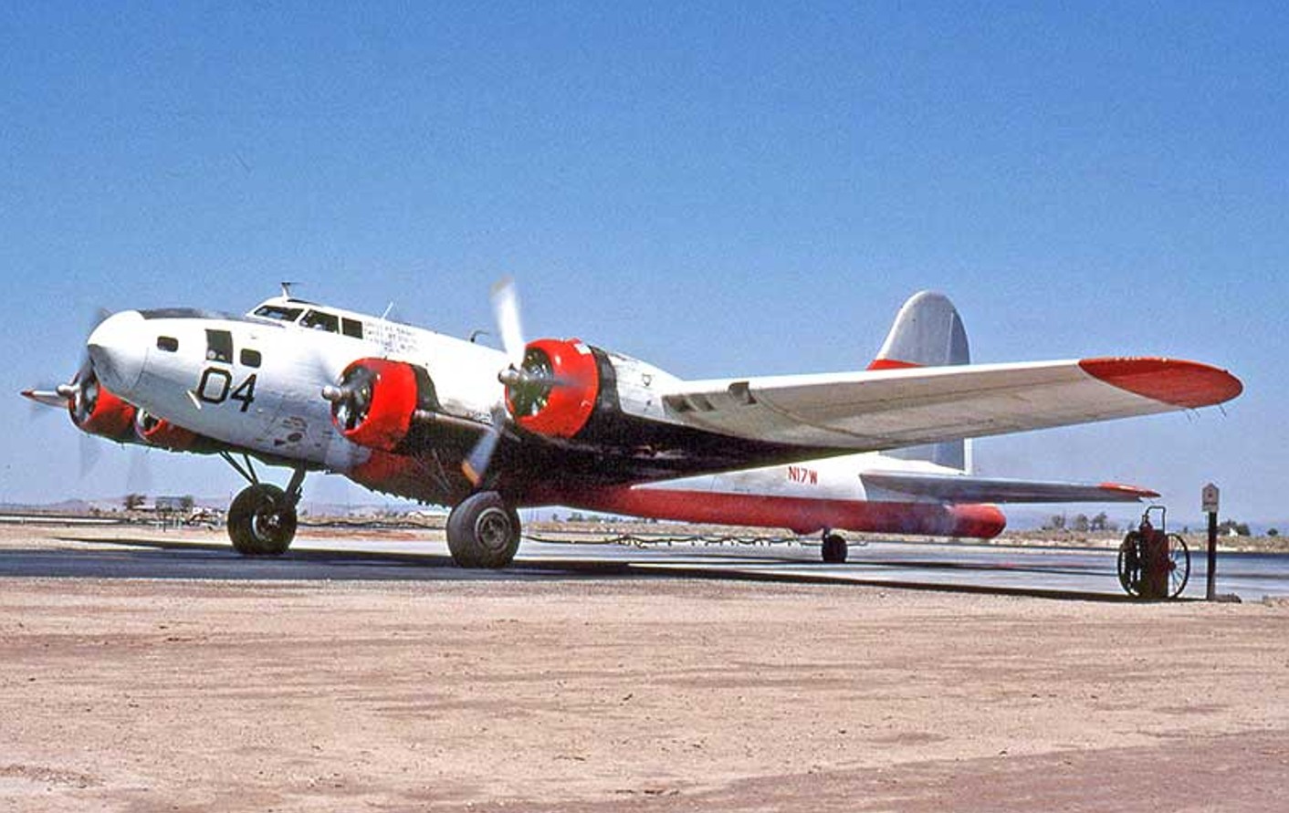 Randy's Warbird Profiles: Boeing B-17F Flying Fortress, s/n 42-29782 28 B 17 N17W Lancaster Fox 1.9.81 four running