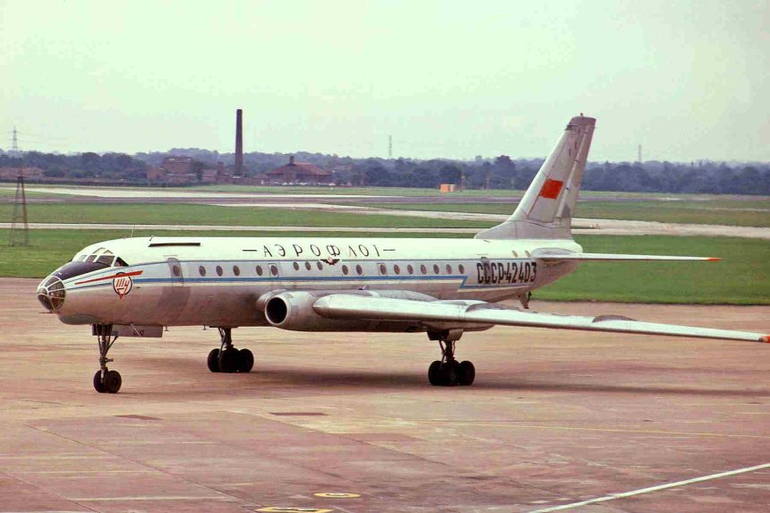 CCCP 42403 Tu 104B Aeroflot MAN 03AUG74 6936264991