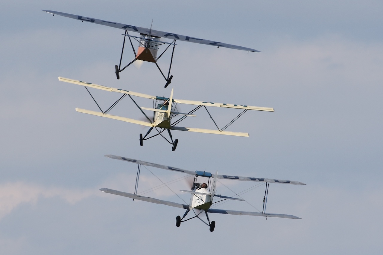 Shuttleworth Season Premiere Airshow 27 Cirrus trio 7D2 1108
