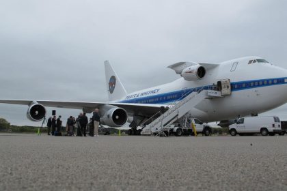 Pratt Whitney Canada 747SP flying test bed 4