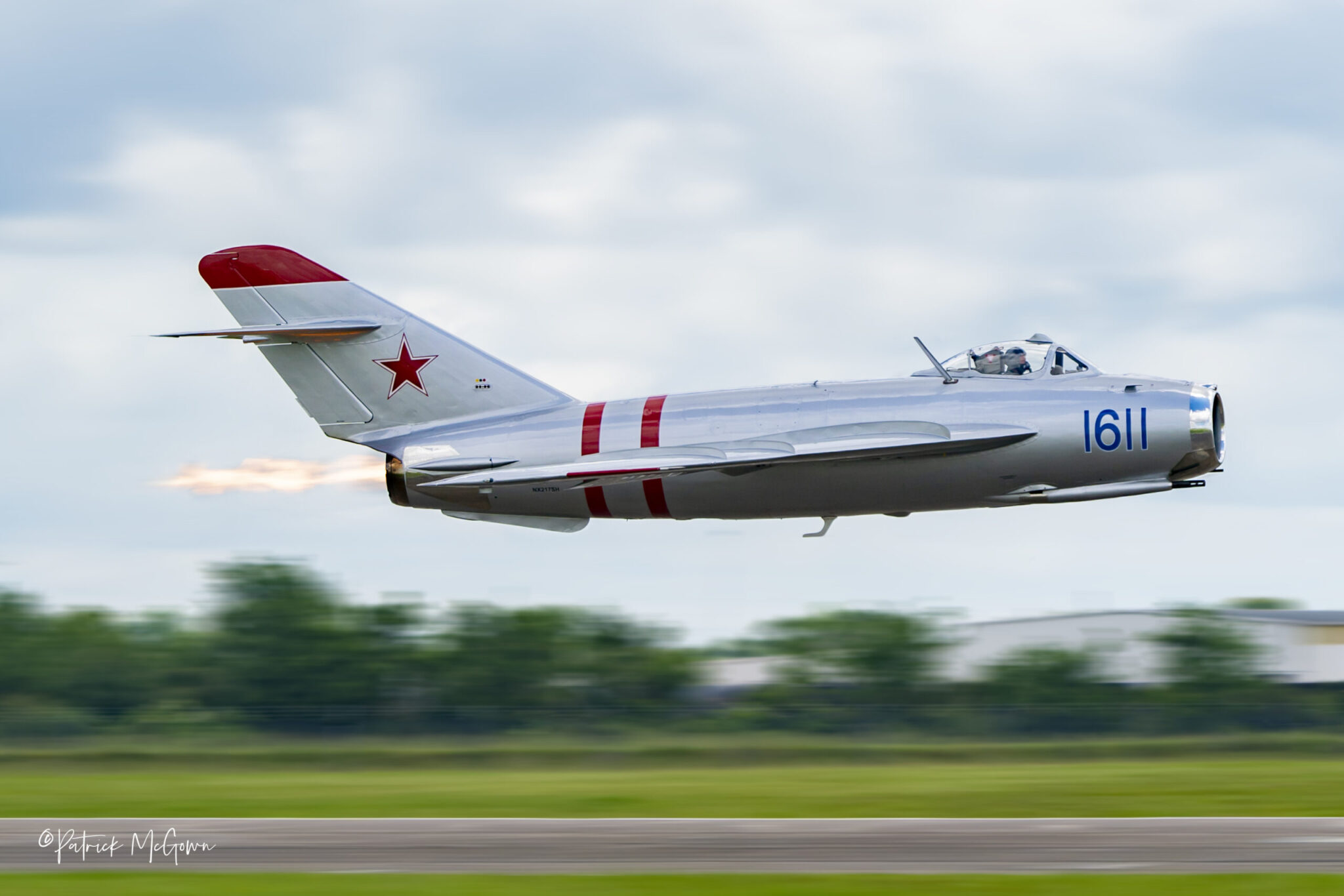 Randy W. Ball is North America’s PREMIER Jet Demonstration Pilot. Randy has performed well over 1,500 performances to date! No other North American Jet Demo pilot even comes close to that number of performances. Photo via Fighter Jets Demo Team