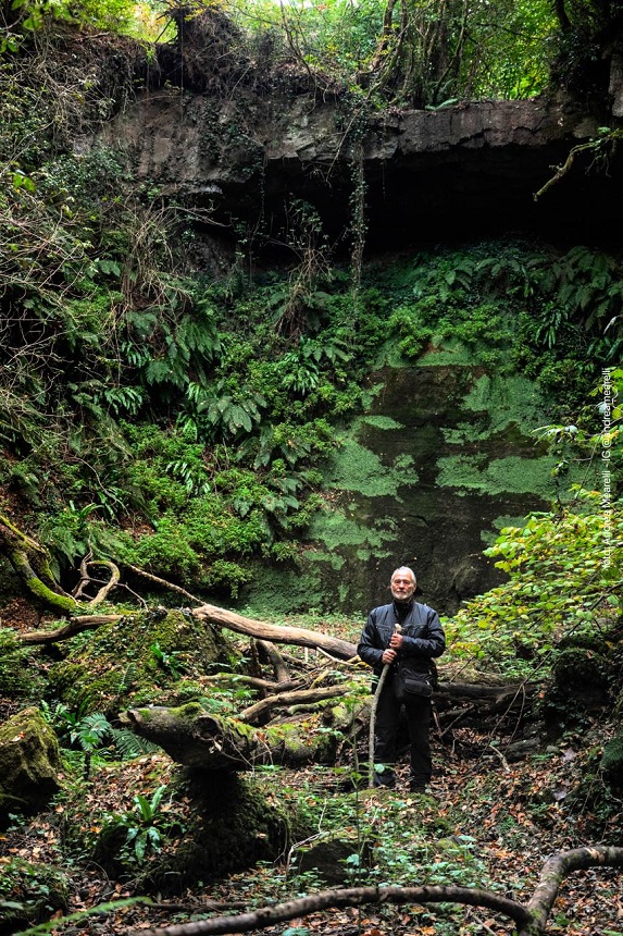 A Wartime Rescue Remembered: How a Tuscan Farmer Saved Two World War II U.S. Pilots 14 The Letter the Lightning and the Cave A World War II Rescue Remembered 4